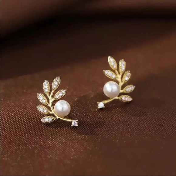 Accessories - Pearlized Golden Leaf BOHO Floral Earrings